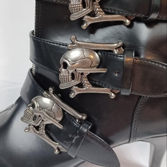 Nwt Demonia Black Women's Skull Buckle Ankle Boots - Picture 4 of 9